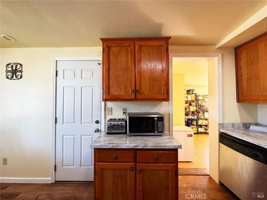 255 Burlington Property Photo 11