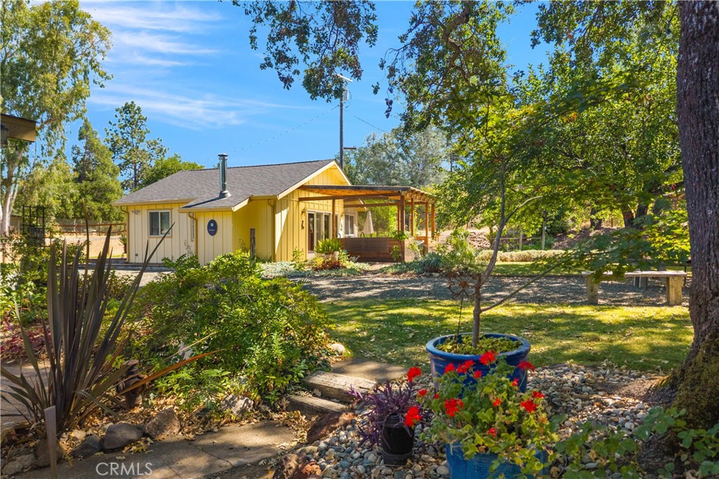 6733 Live Oak Drive Property Photo 4