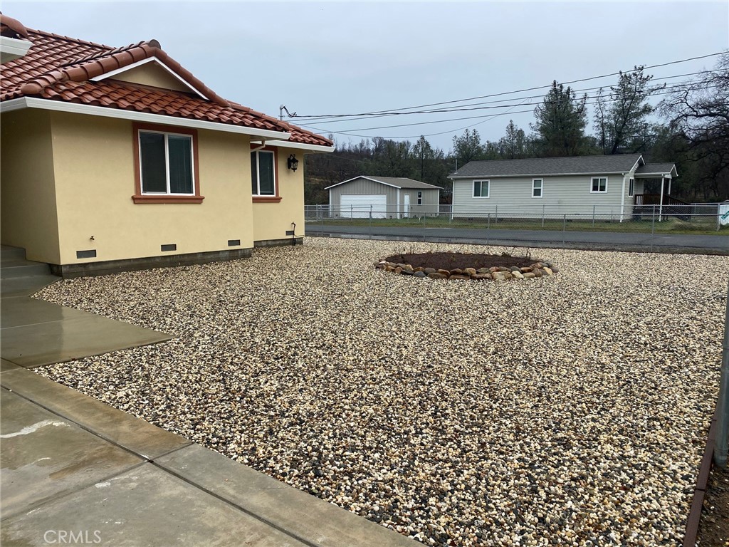 15930 Young Street Property Photo 2