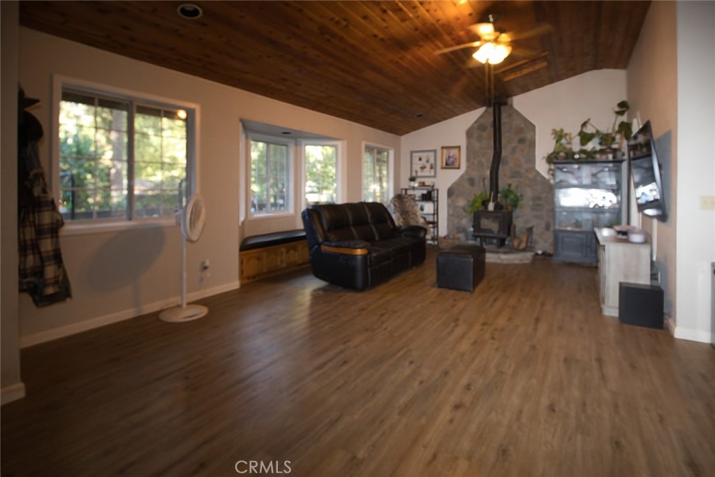 9415 Gordon Springs Drive Property Photo 4