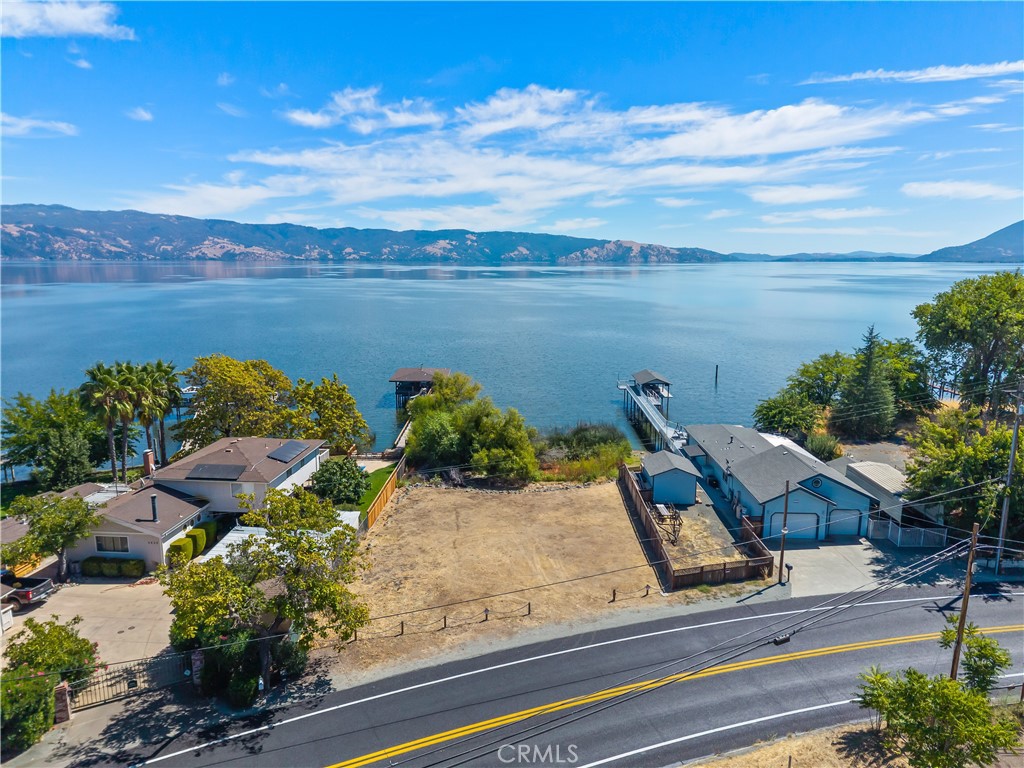 2832 Lakeshore Boulevard Property Photo 1