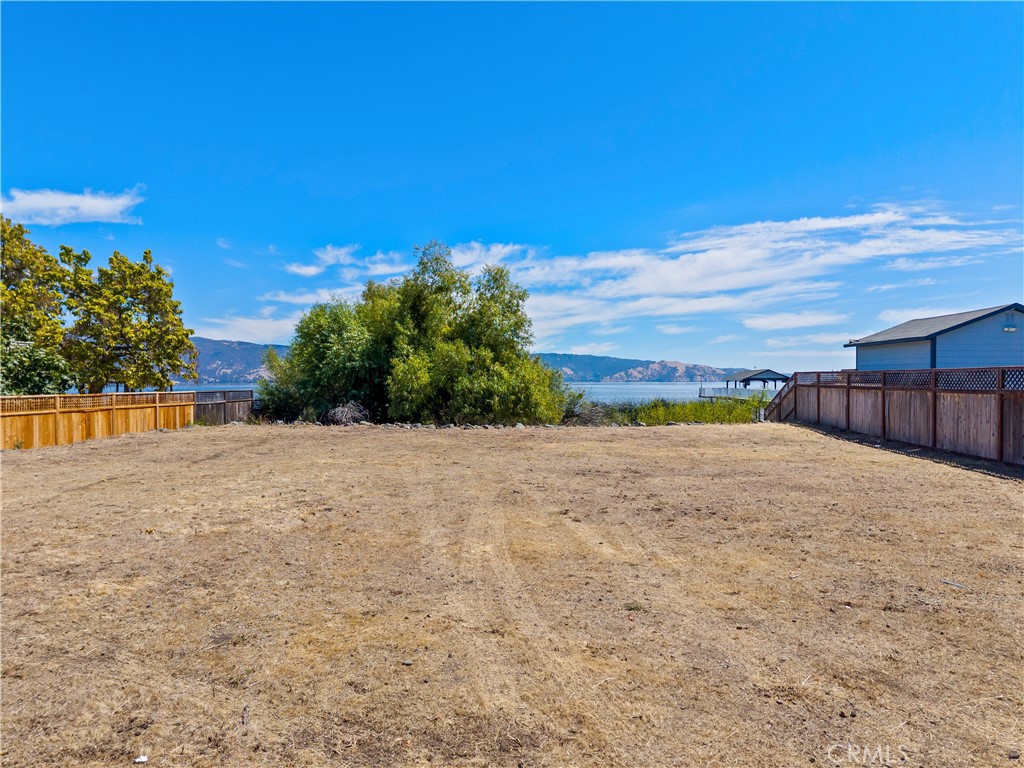 2832 Lakeshore Boulevard Property Photo 4
