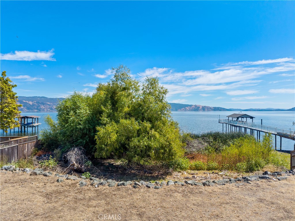 2832 Lakeshore Boulevard Property Photo 9