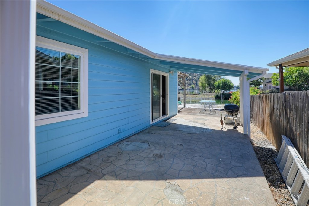 12953 Lakeshore Property Photo 2