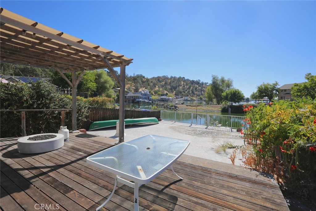 12953 Lakeshore Property Photo 3