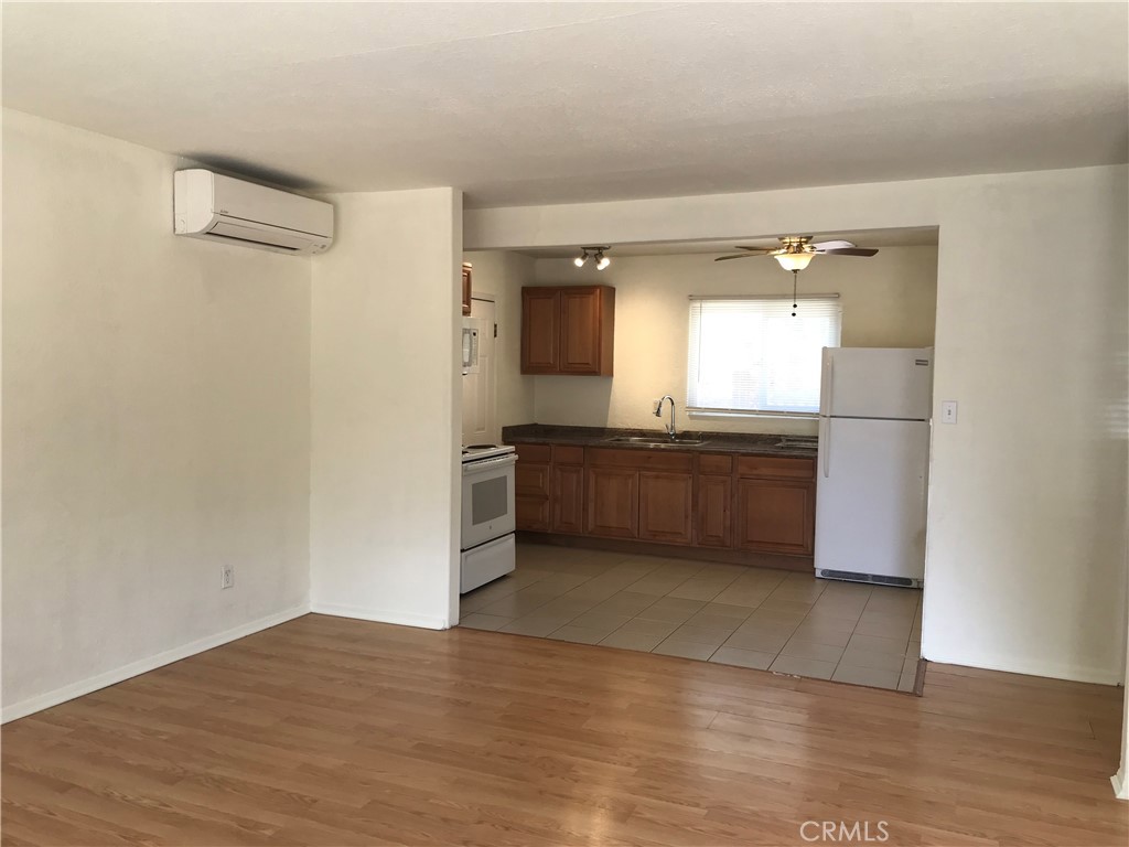380 6th Property Photo 4
