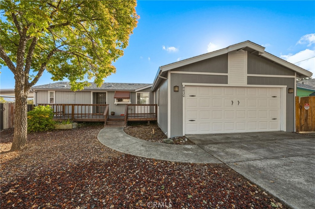 4430 Oak Property Photo 1