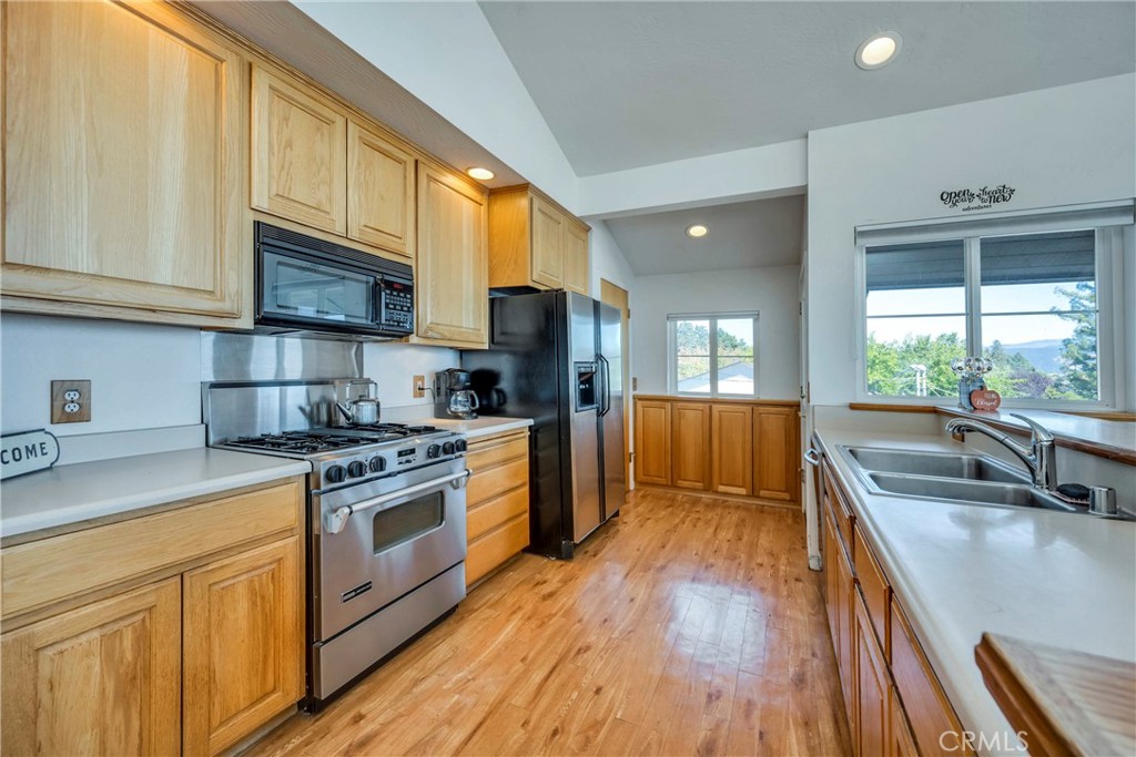 3740 Lakeshore Boulevard Property Photo 29