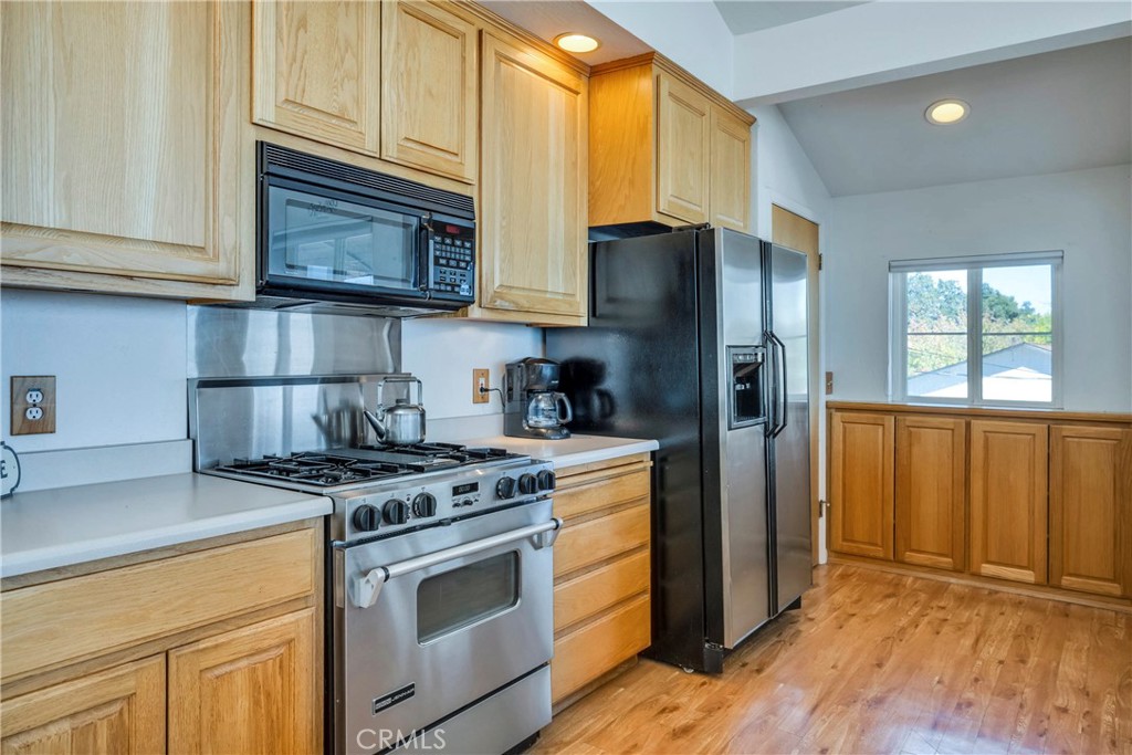 3740 Lakeshore Boulevard Property Photo 30