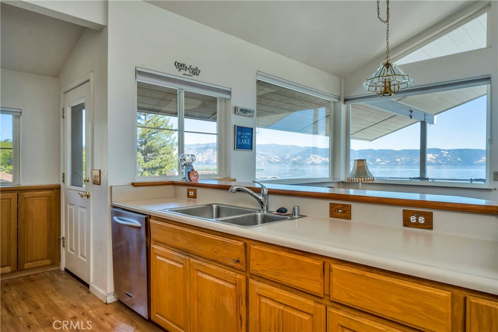 3740 Lakeshore Boulevard Property Photo 31