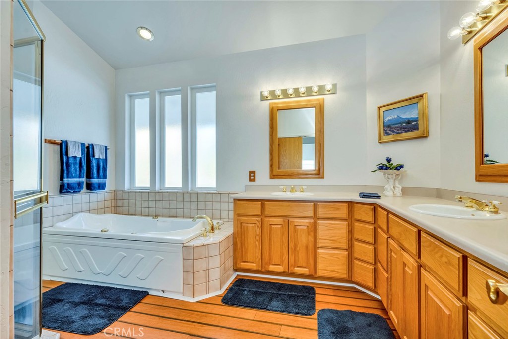 3740 Lakeshore Boulevard Property Photo 43