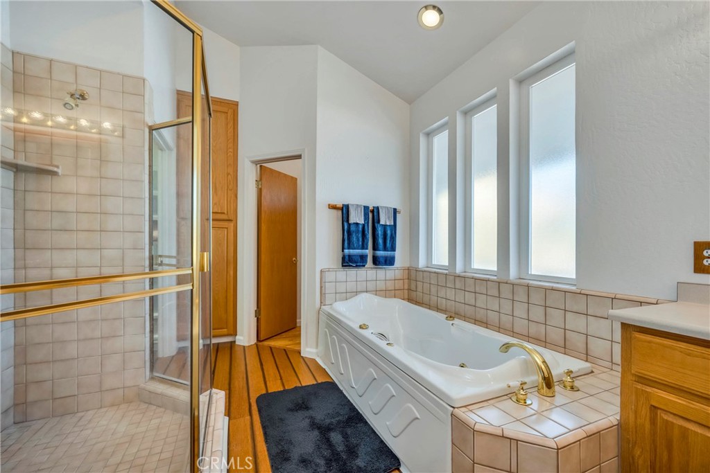 3740 Lakeshore Boulevard Property Photo 44