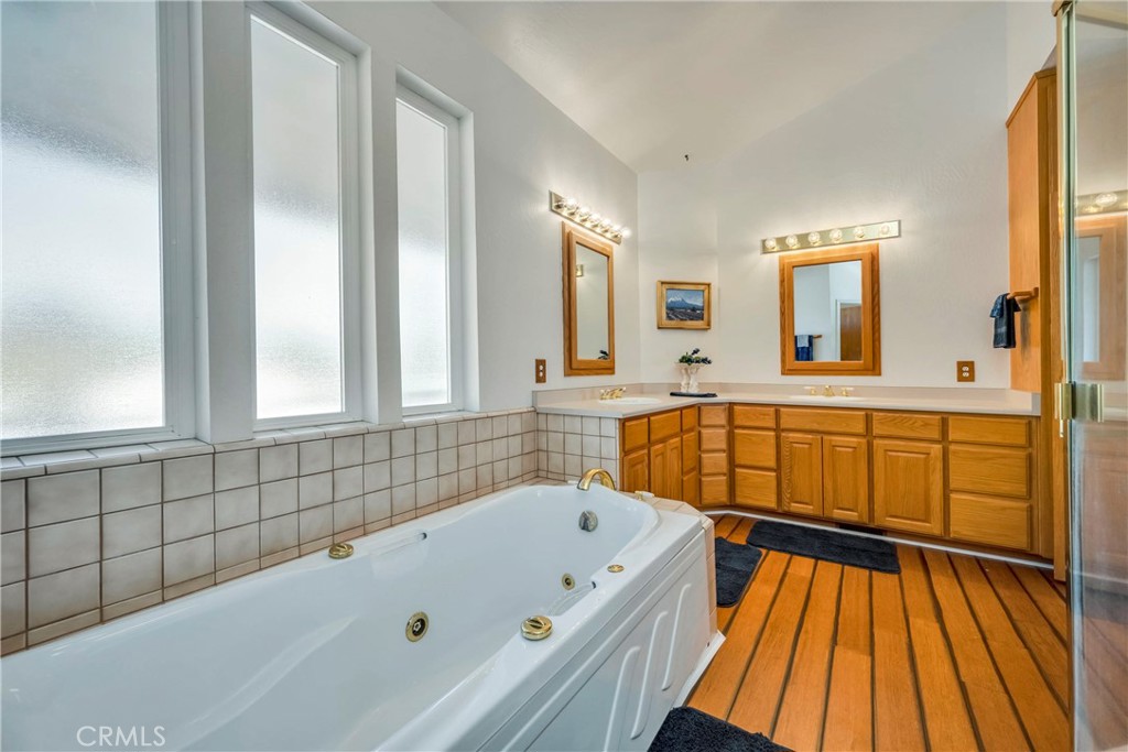 3740 Lakeshore Boulevard Property Photo 45