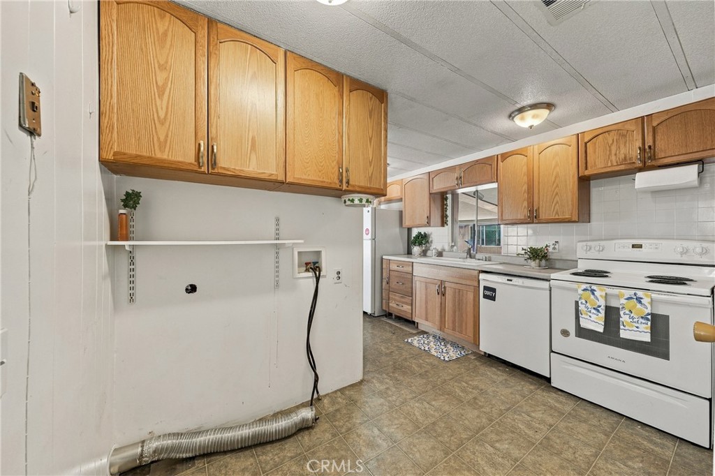 4305 Lakeshore Property Photo 19