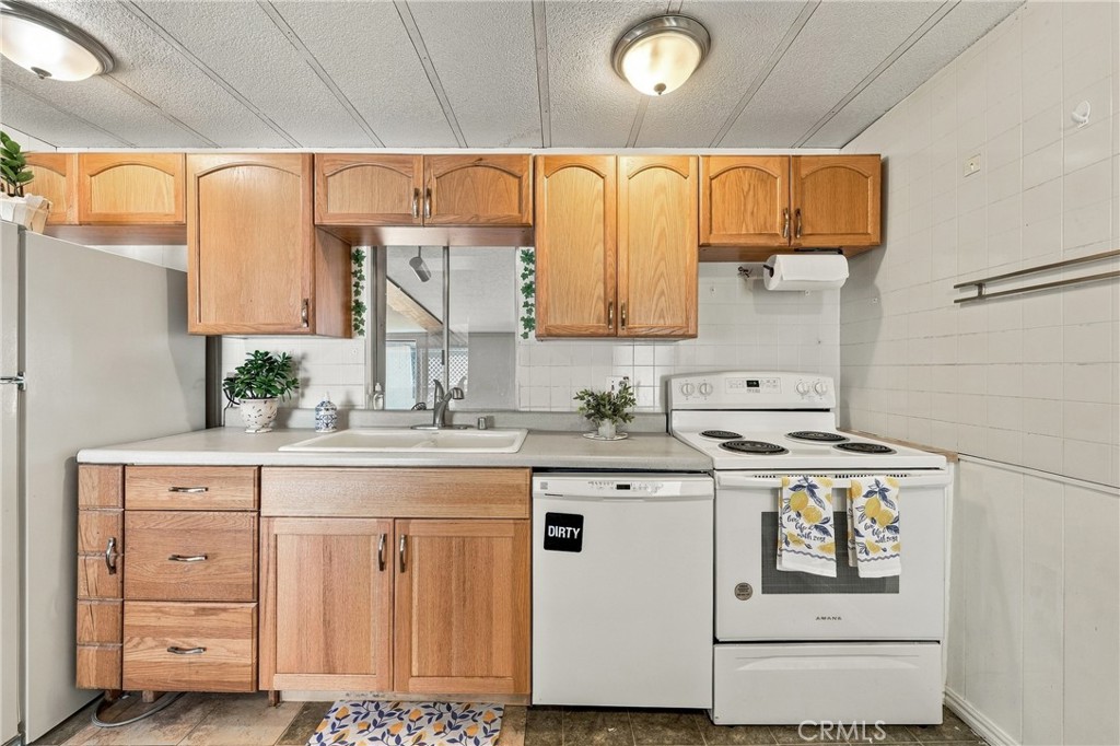 4305 Lakeshore Property Photo 21