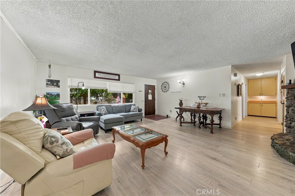 6633 Victoria Property Photo 6