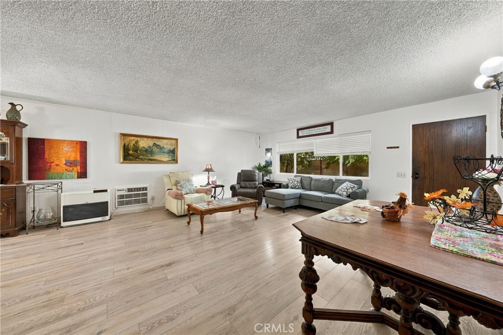 6633 Victoria Property Photo 7