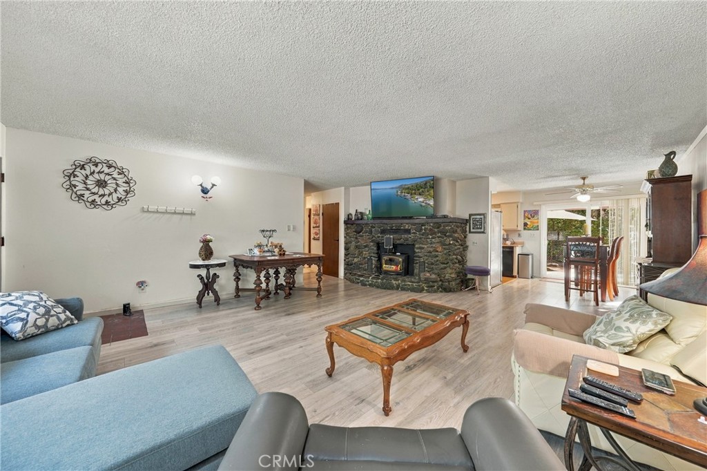 6633 Victoria Property Photo 8