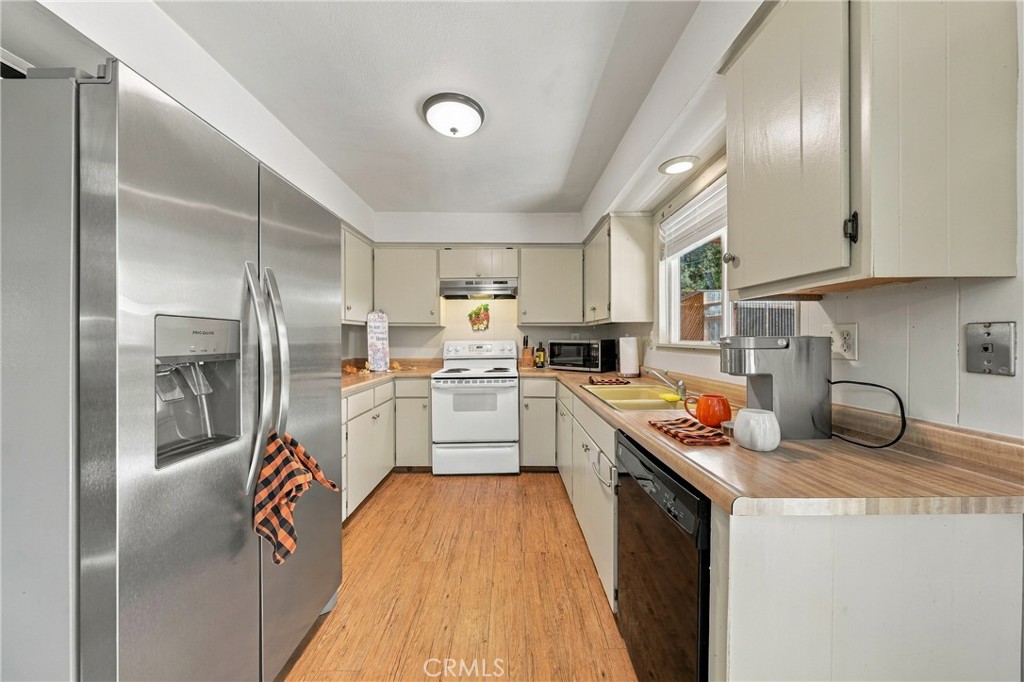 6633 Victoria Property Photo 10