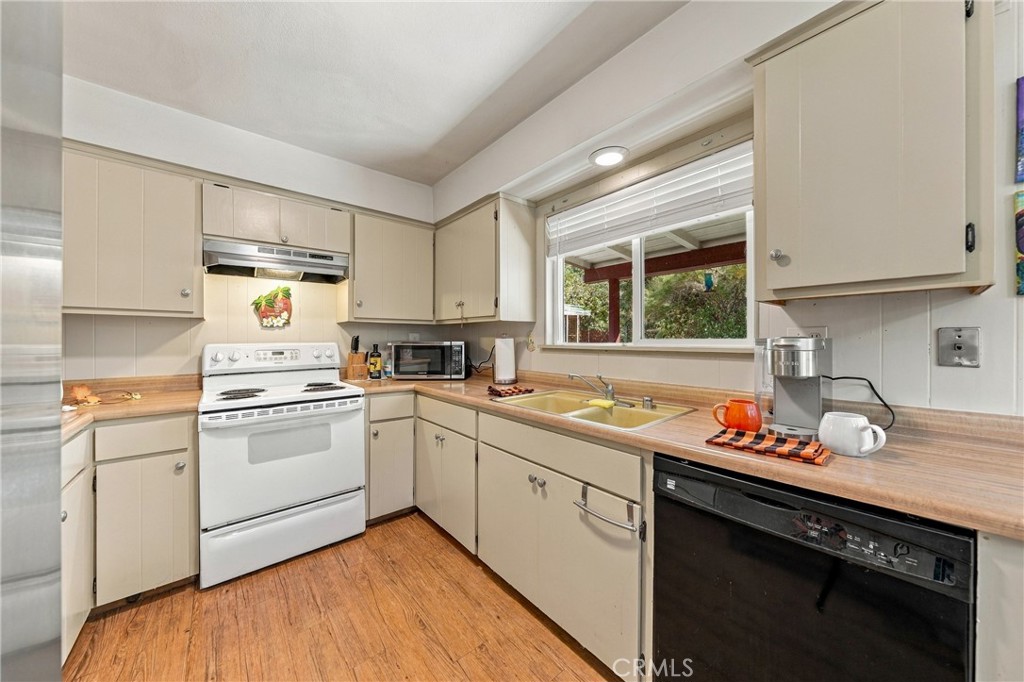 6633 Victoria Property Photo 11