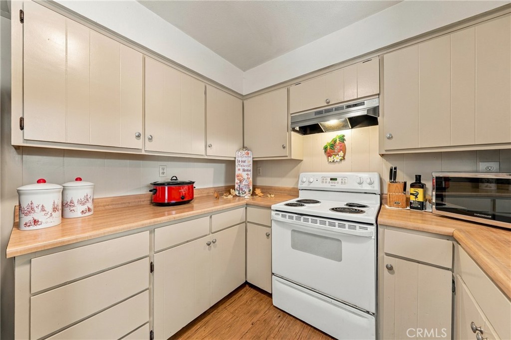 6633 Victoria Property Photo 12