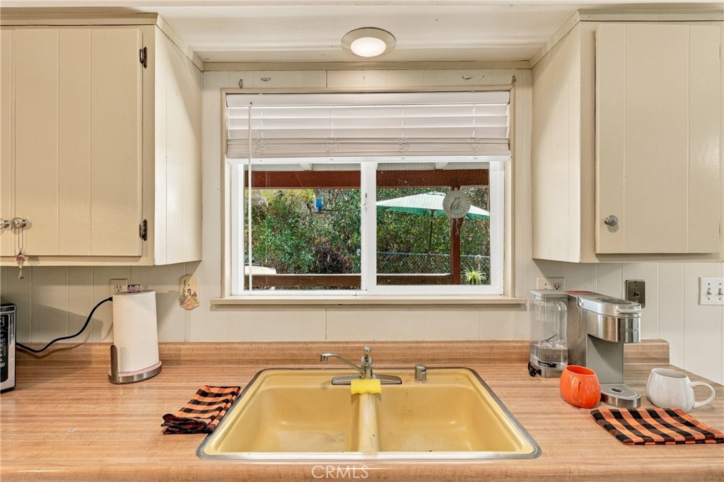 6633 Victoria Property Photo 13