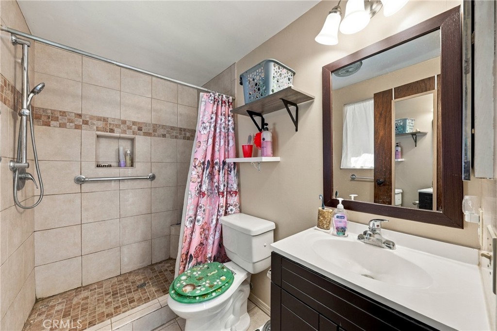 6633 Victoria Property Photo 16