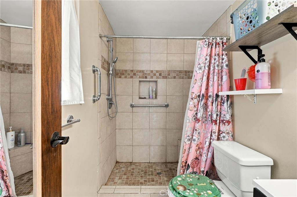 6633 Victoria Property Photo 17