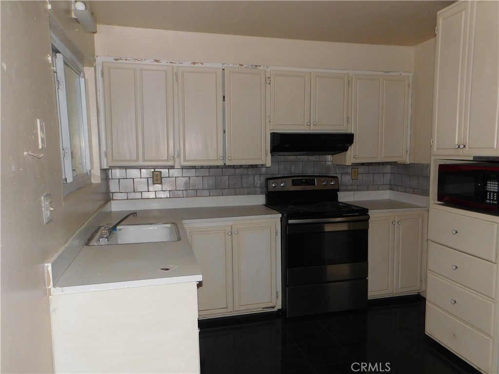 14420 Walnut Avenue Property Photo 4
