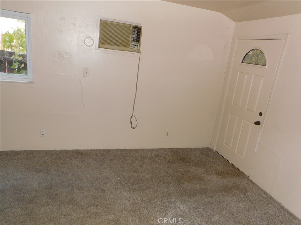14420 Walnut Avenue Property Photo 8