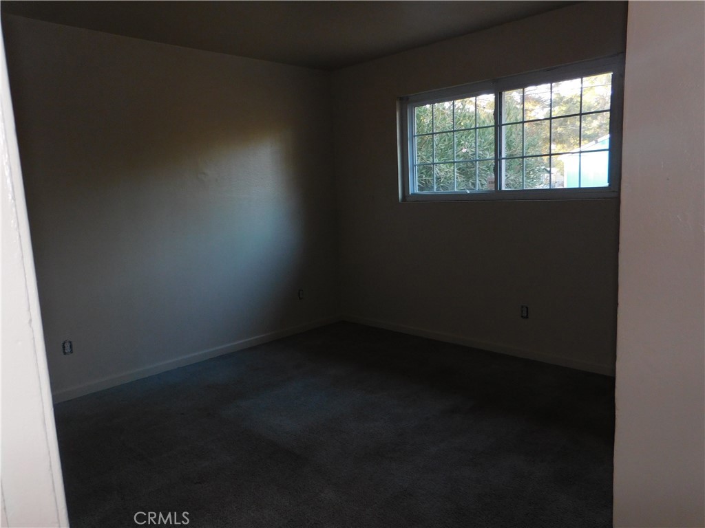 14420 Walnut Avenue Property Photo 9