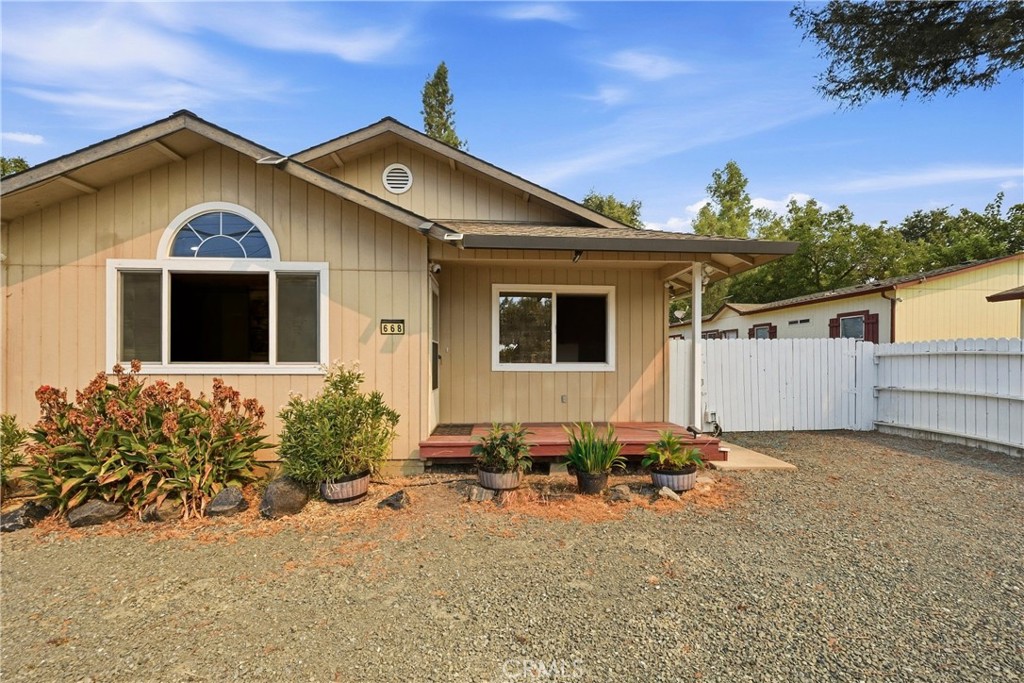 668 1st Street Property Photo 1