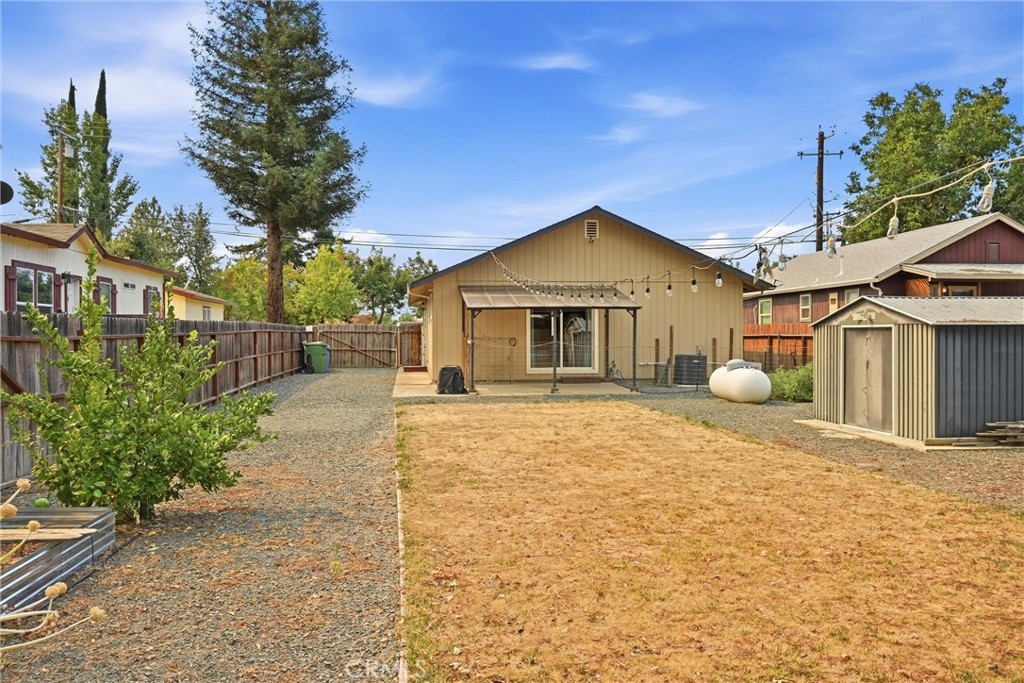 668 1st Street Property Photo 3