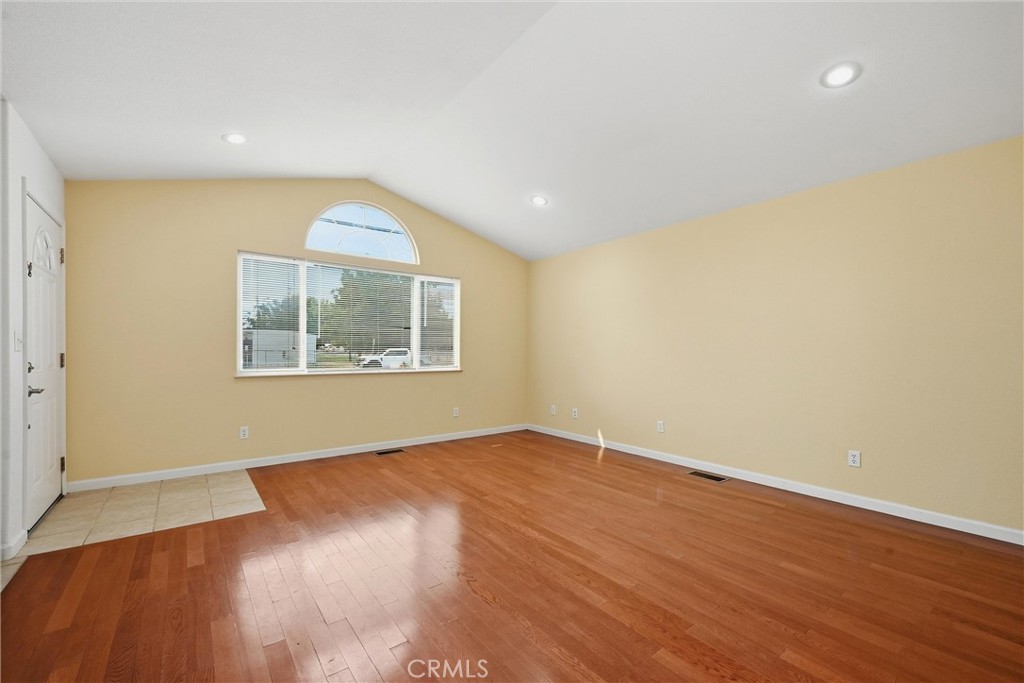 668 1st Street Property Photo 4