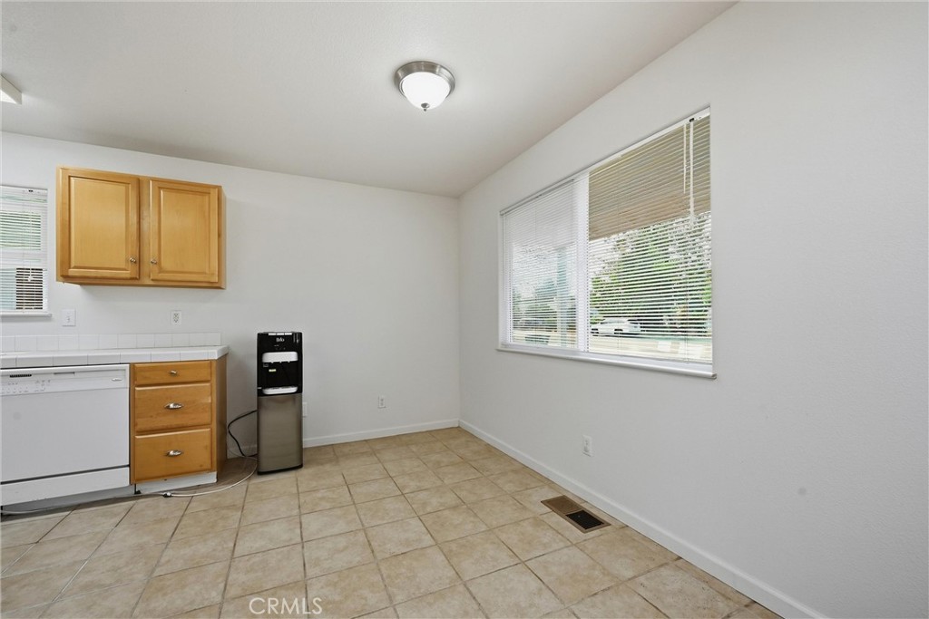 668 1st Street Property Photo 9
