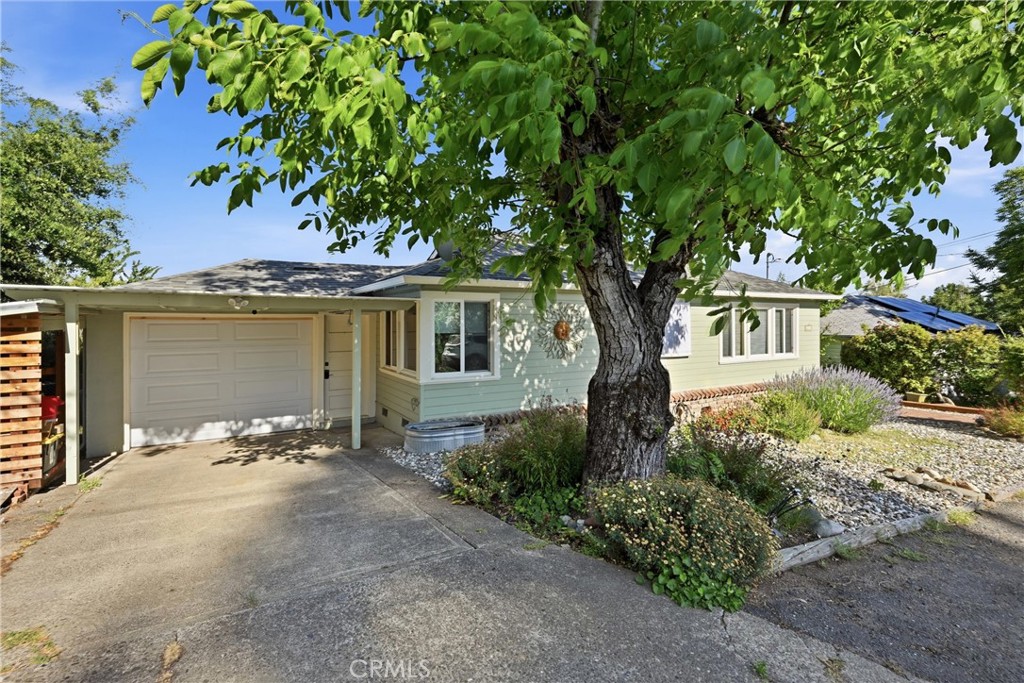 2230 Ashe Property Photo 1
