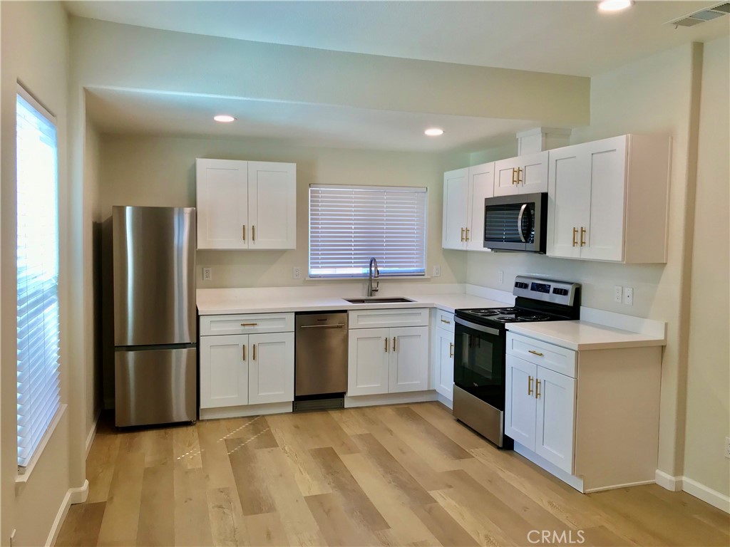 2042 Finley East Property Photo 6
