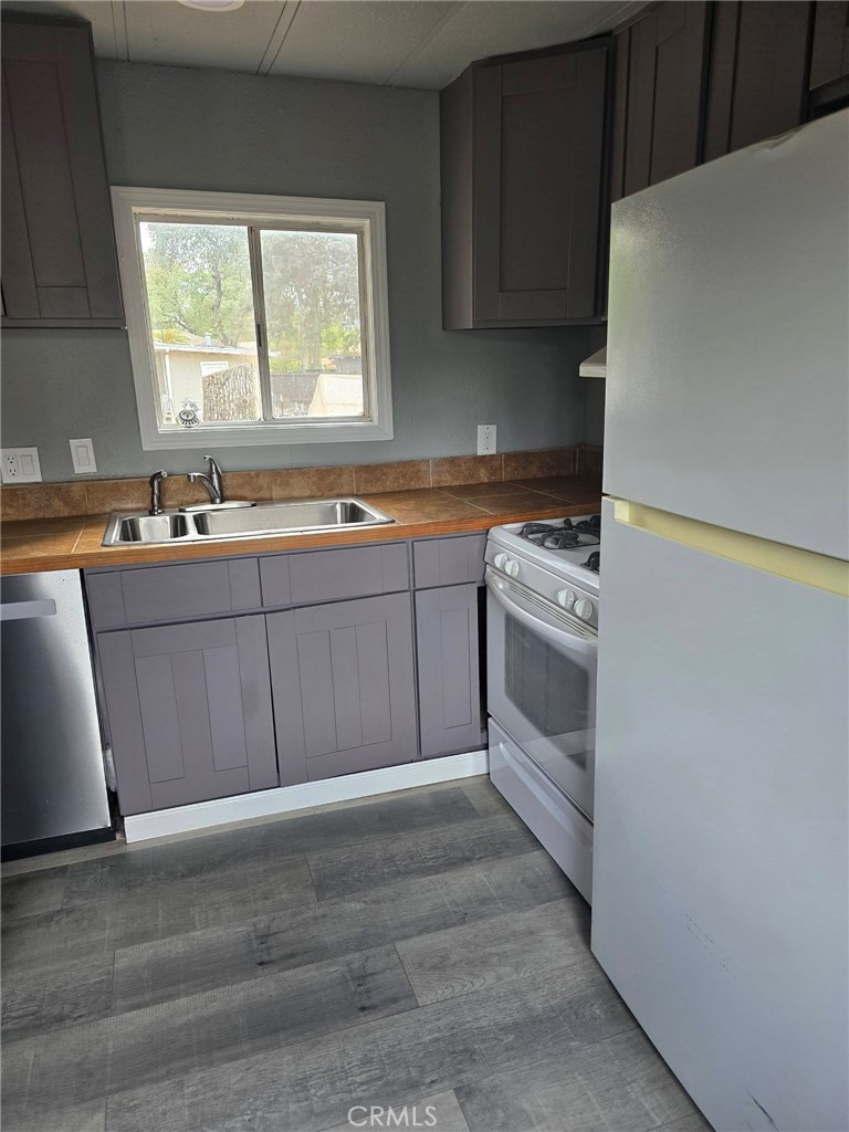 4083 Lasky Property Photo 8