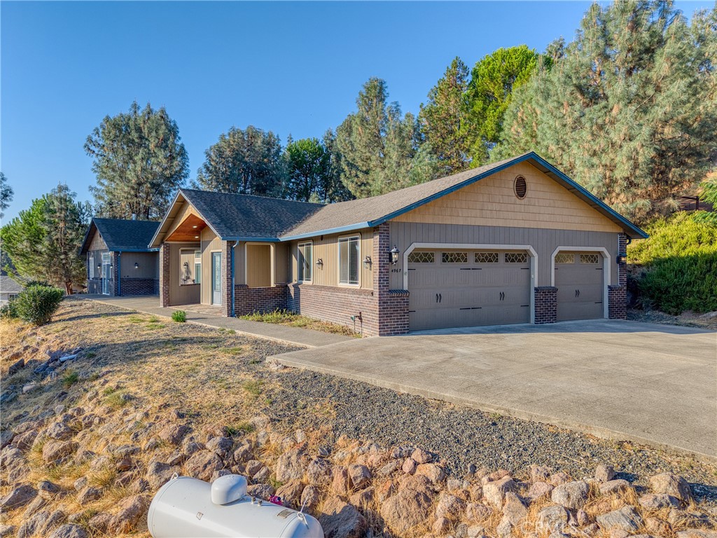 4967 Valley Court Property Photo 2