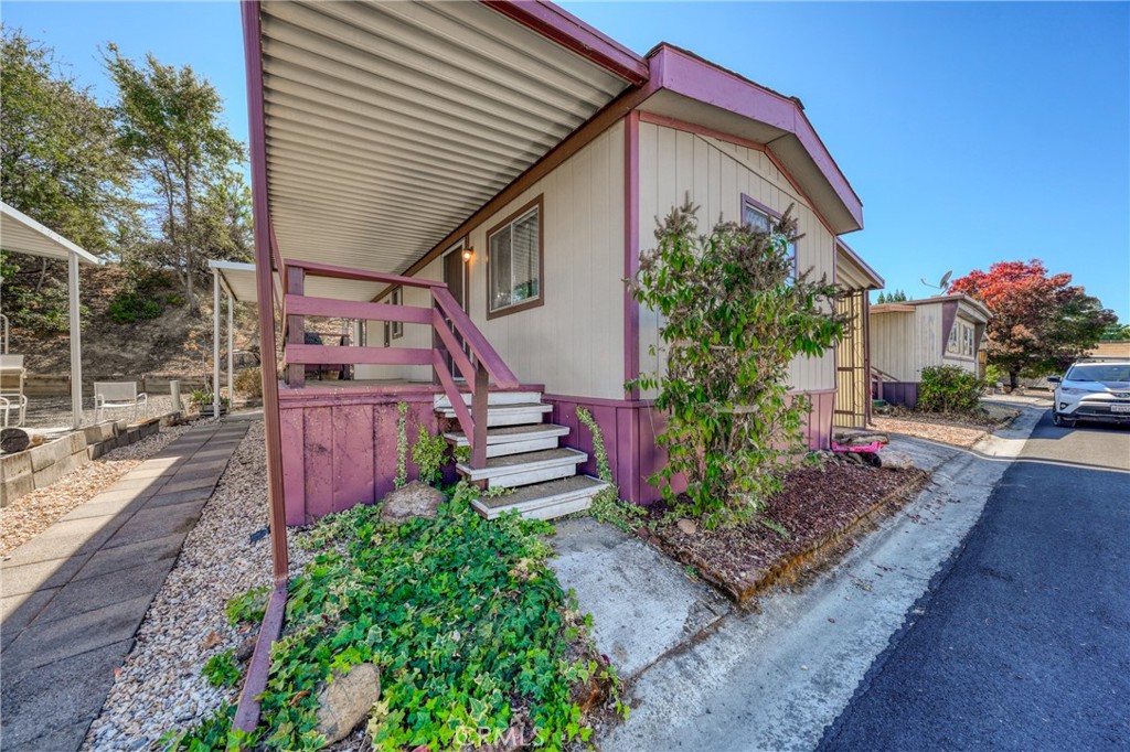 1025 Martin 52 Property Photo 4