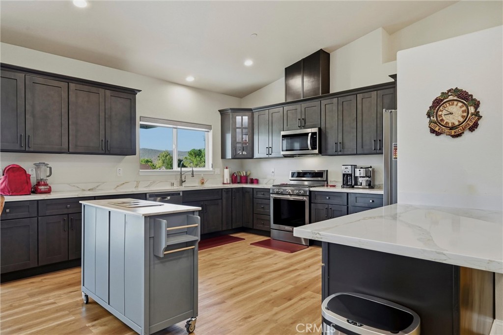 18733 Hidden Valley Road Property Photo 12