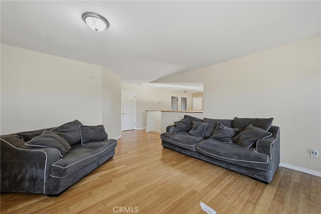 17198 Squirrelhill Property Photo 7