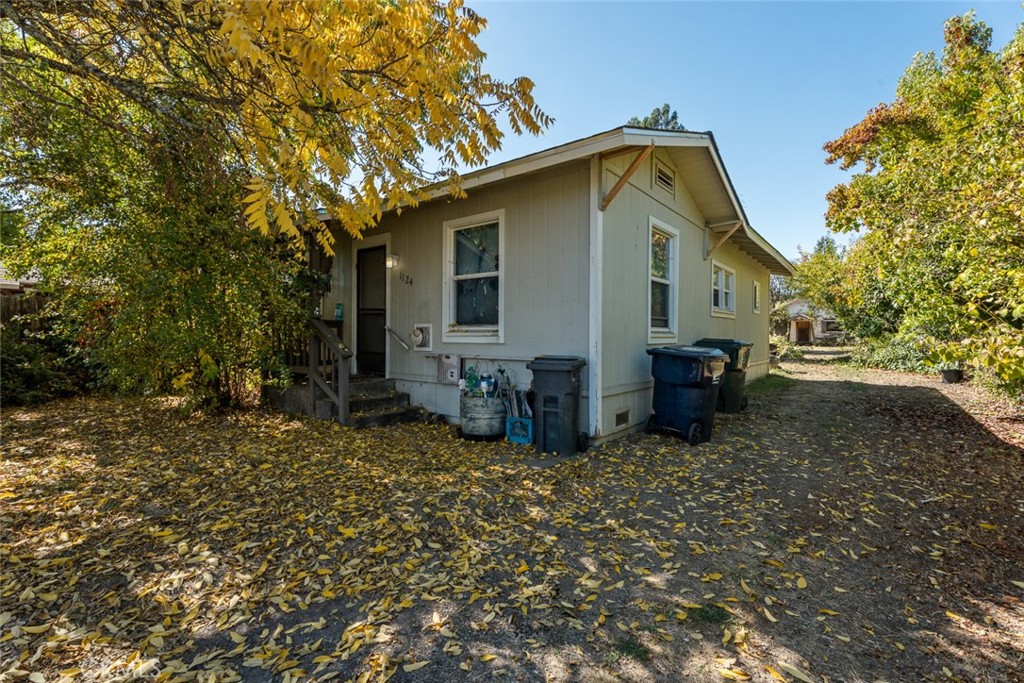 1124 Locust Street Property Photo 1