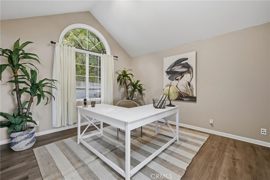 3113 S Lake Drive Property Photo 4