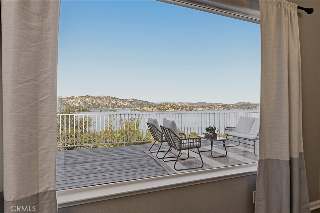 3113 S Lake Drive Property Photo 11