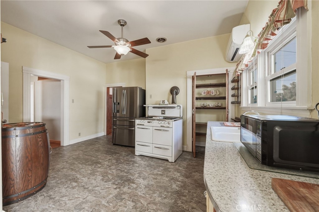 470 Second Street Property Photo 10