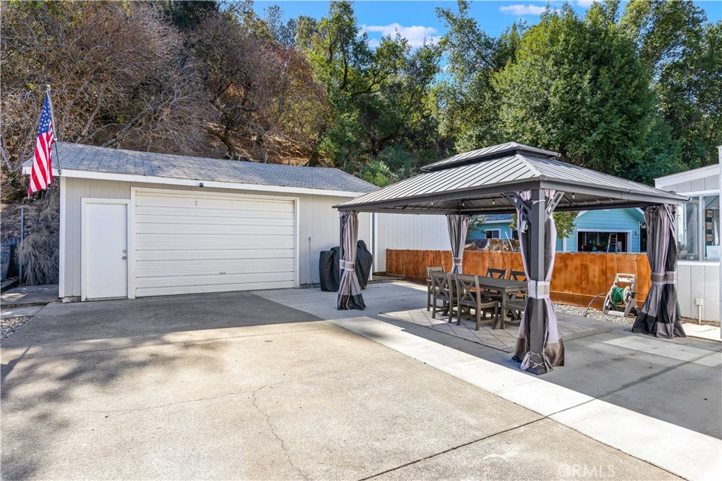 6843 Rosemont Drive Property Photo 2