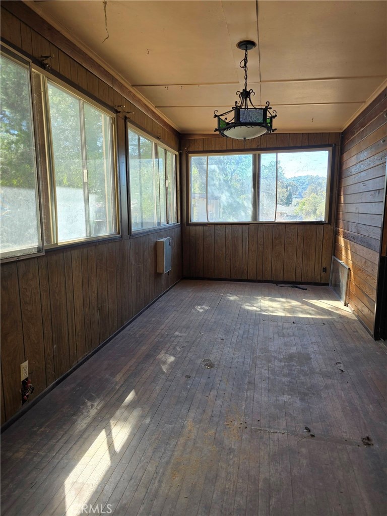 14613 Robinson Avenue Property Photo 2