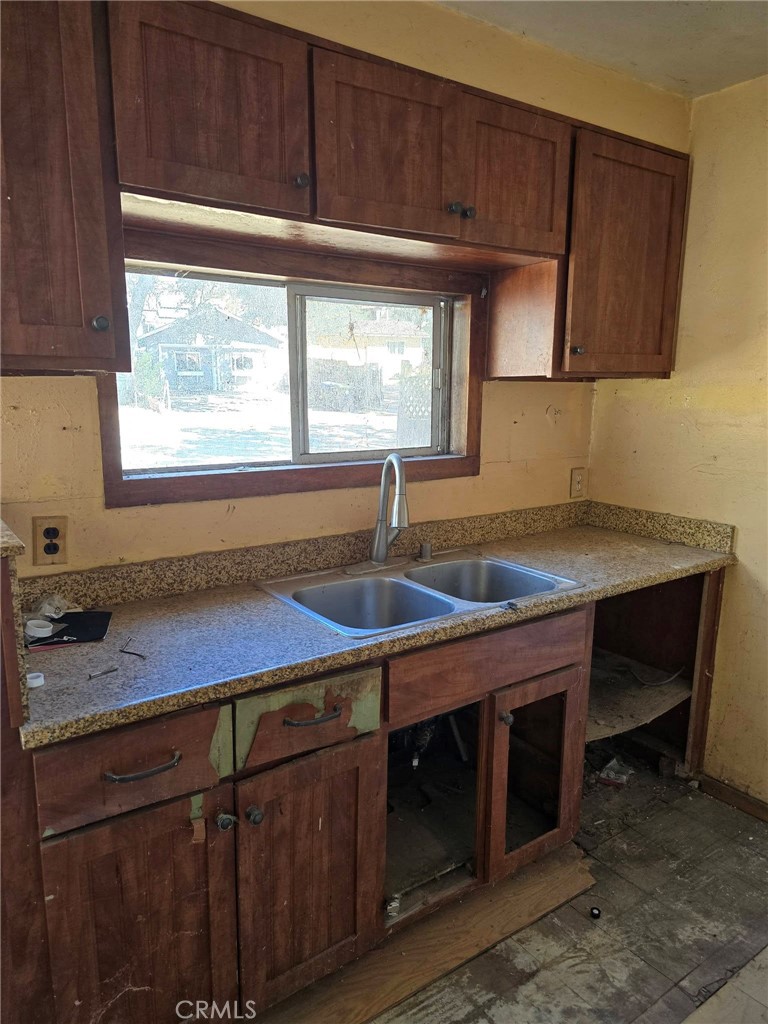 14613 Robinson Avenue Property Photo 3
