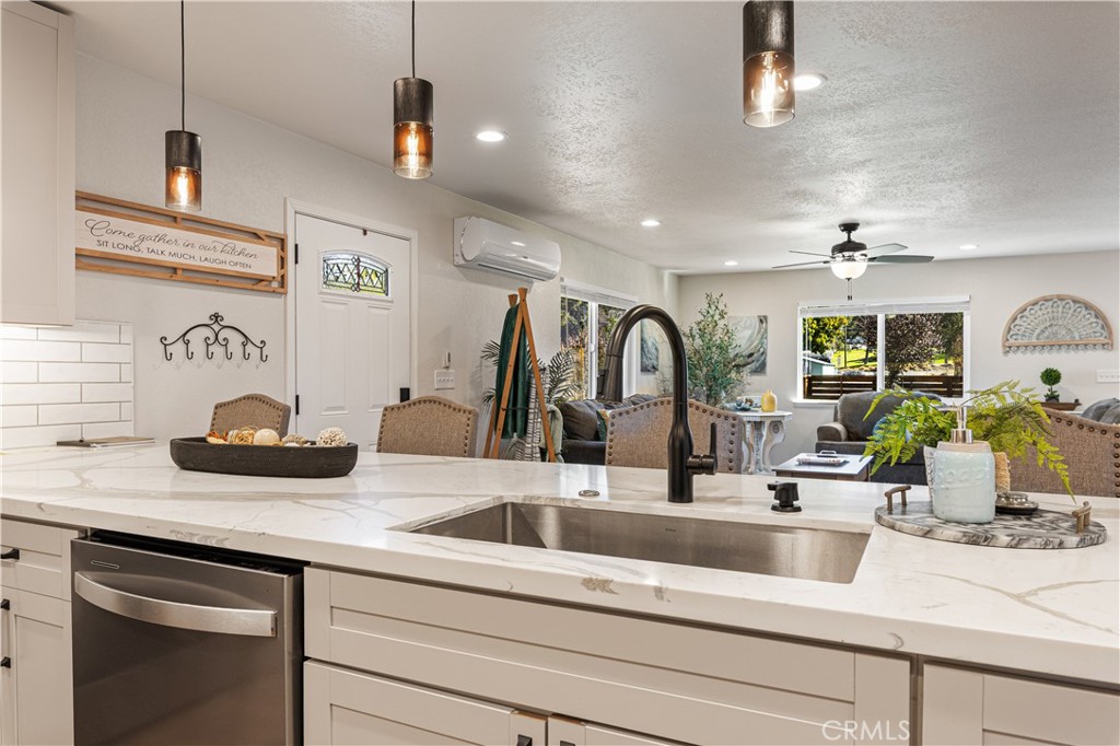 5505 Live Oak Drive Property Photo 3